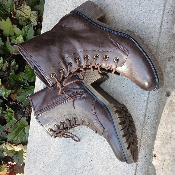 Madden Girl Women's Gamer Lace-Up Boot Size 9. EUC - Picture 6 of 12